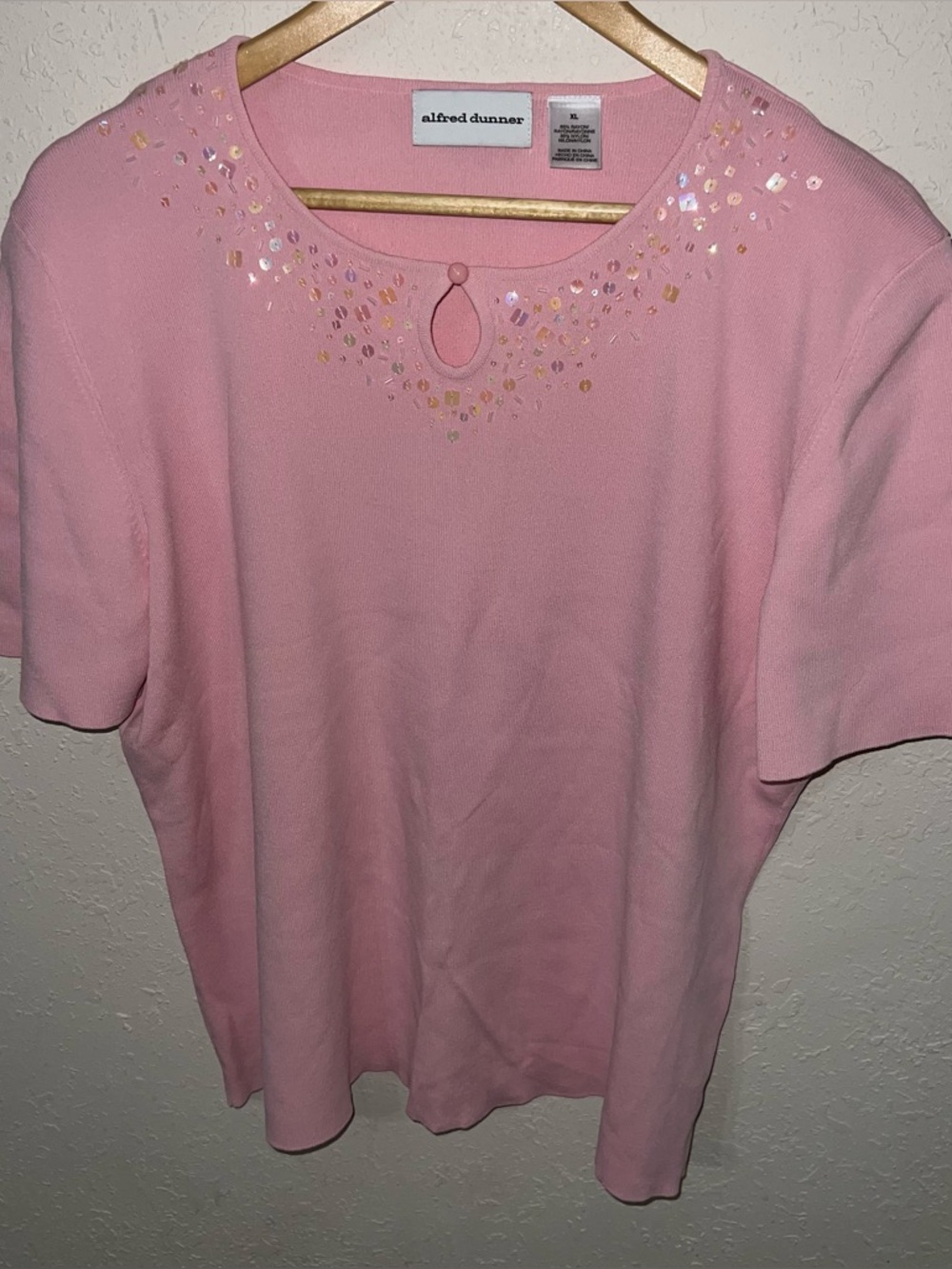 Alfred Dunner Light Pink Sequin Neckline Accented Keyhole Front Top Size XL.